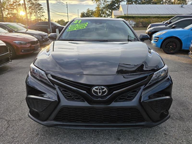 Toyota Camry SE 2021