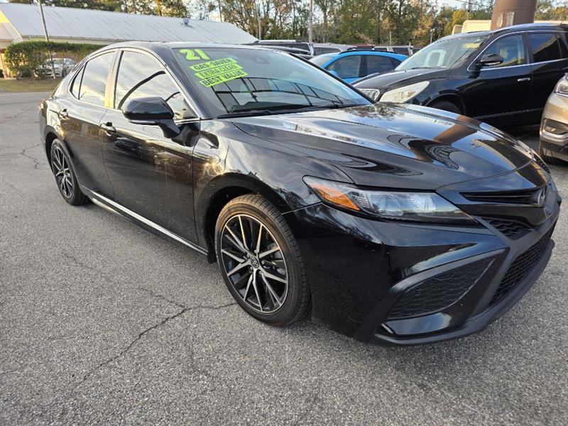 Toyota Camry SE 2021