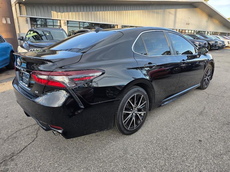 Toyota Camry SE 2021