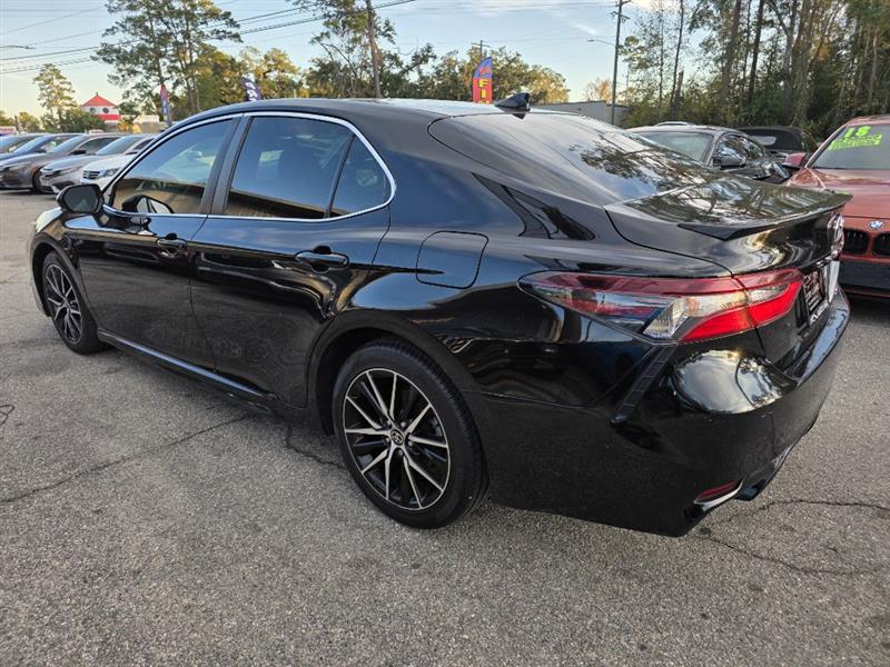 Toyota Camry SE 2021