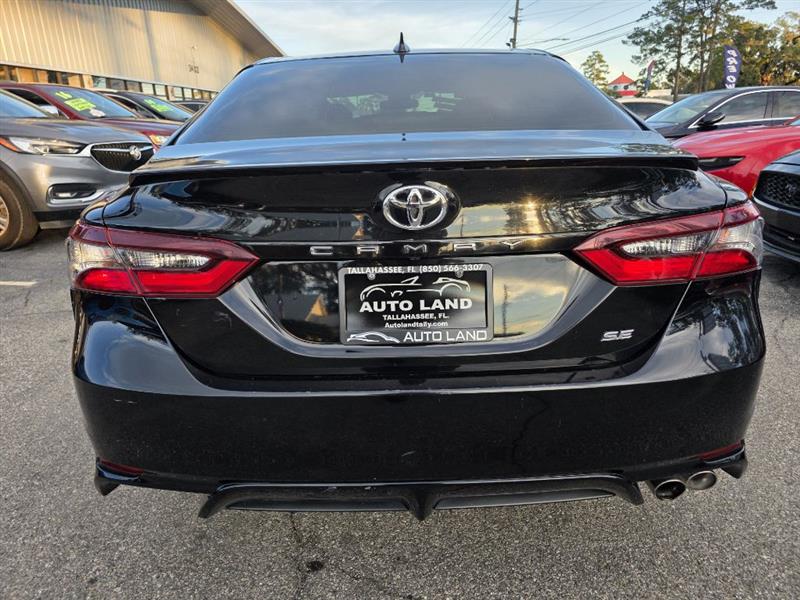 Toyota Camry SE 2021