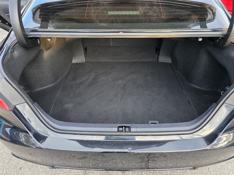 Toyota Camry SE 2021