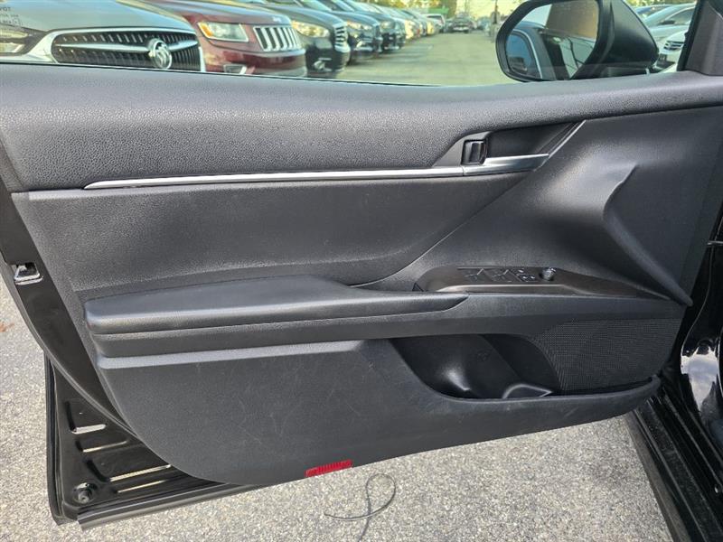 Toyota Camry SE 2021