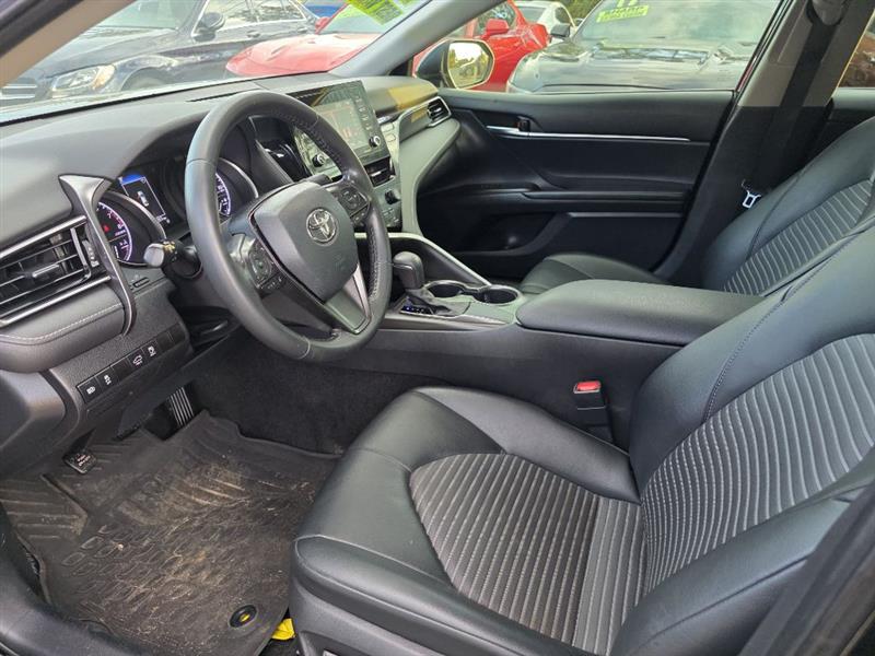 Toyota Camry SE 2021