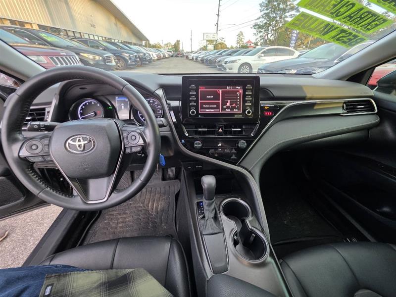 Toyota Camry SE 2021