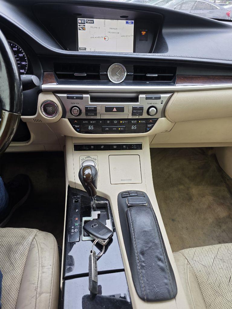Lexus ES 350 Sedan 2015