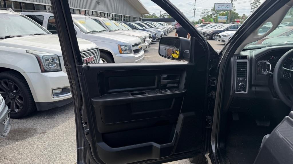 RAM 1500 Classic Tradesman Crew Cab SWB 4WD 2022