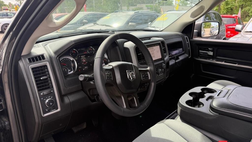 RAM 1500 Classic Tradesman Crew Cab SWB 4WD 2022