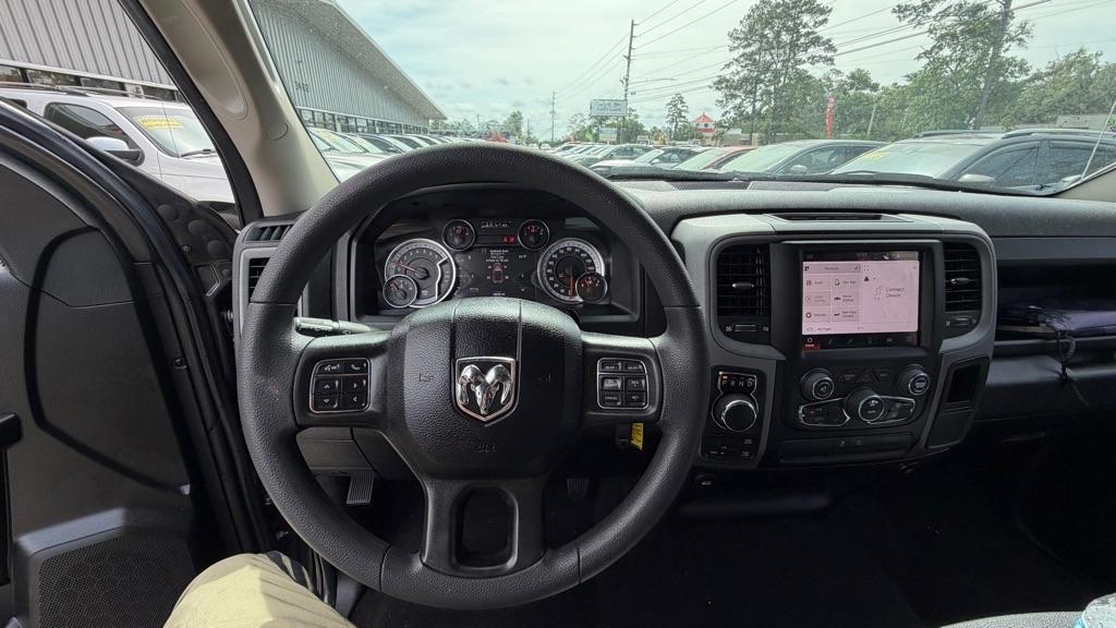 RAM 1500 Classic Tradesman Crew Cab SWB 4WD 2022