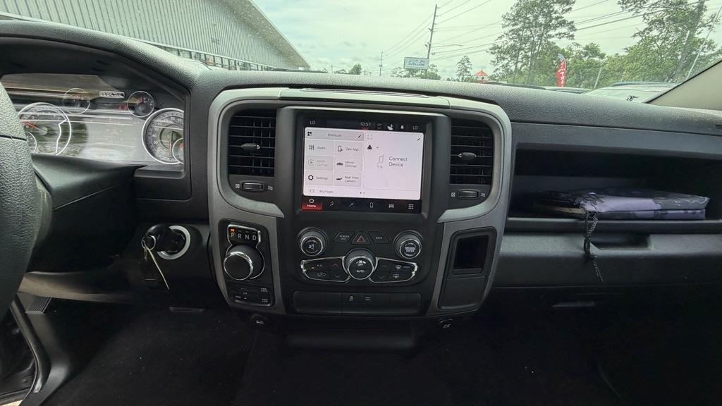 RAM 1500 Classic Tradesman Crew Cab SWB 4WD 2022