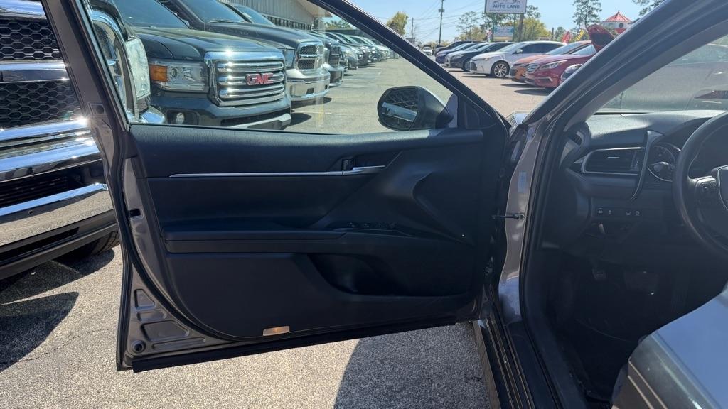Toyota Camry XLE Auto (Natl) 2019