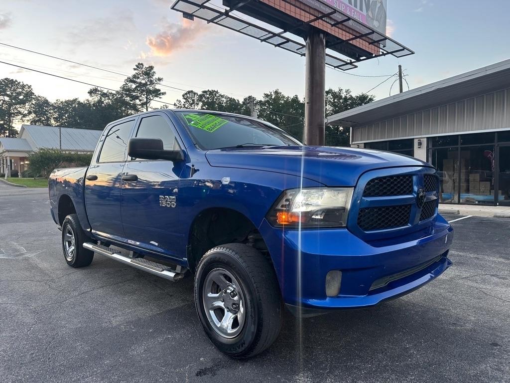 RAM 1500 2WD Crew Cab 140.5" Express 2015