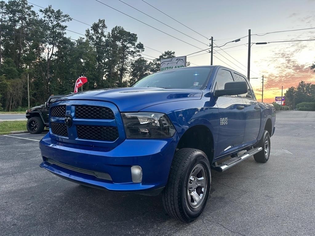 RAM 1500 2WD Crew Cab 140.5" Express 2015