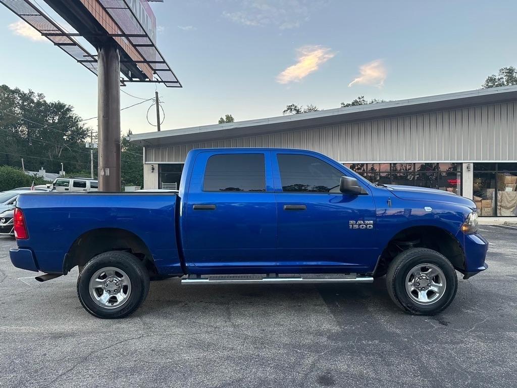 RAM 1500 2WD Crew Cab 140.5" Express 2015