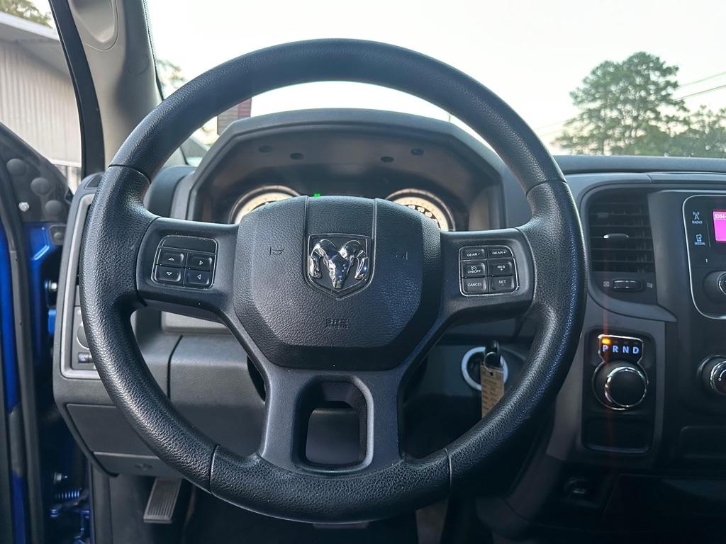 RAM 1500 2WD Crew Cab 140.5" Express 2015