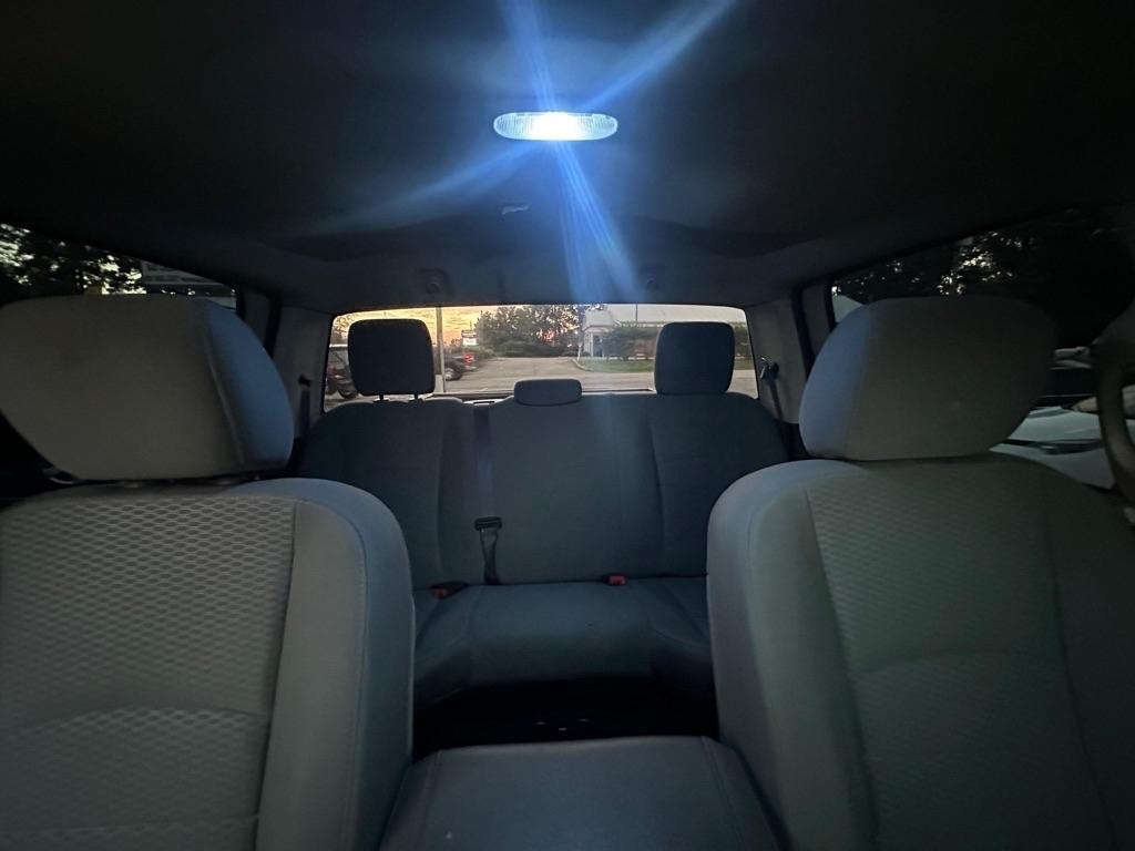 RAM 1500 2WD Crew Cab 140.5" Express 2015