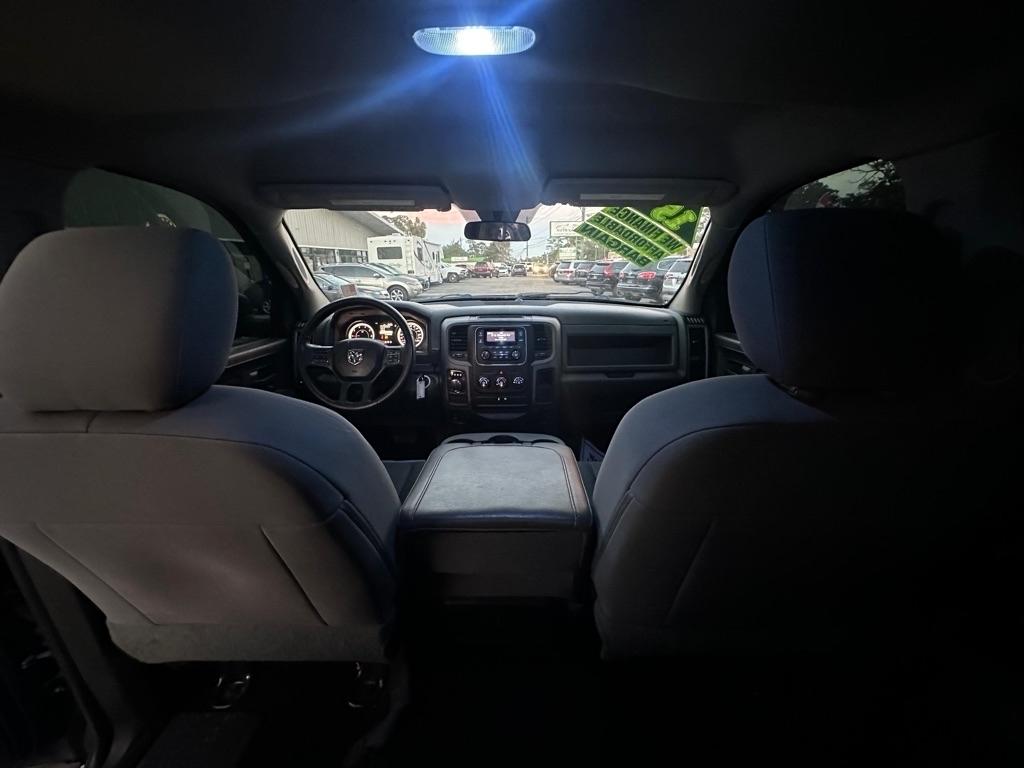 RAM 1500 2WD Crew Cab 140.5" Express 2015