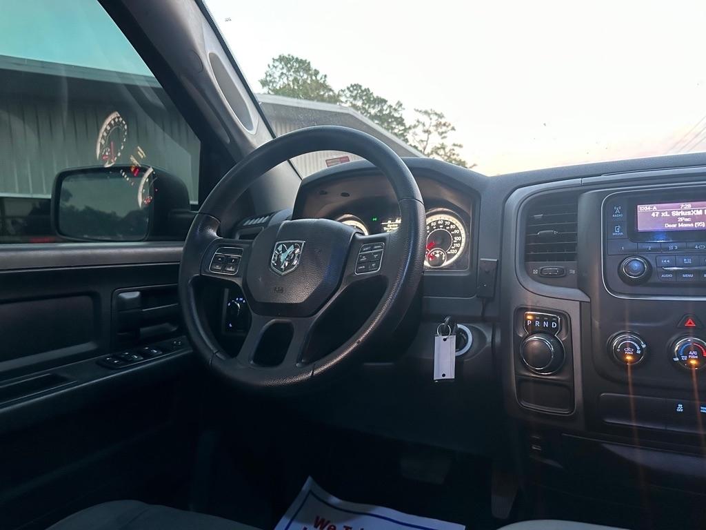 RAM 1500 2WD Crew Cab 140.5" Express 2015