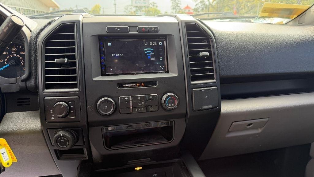 Ford F-150 4WD SuperCrew 145" Lariat 2016