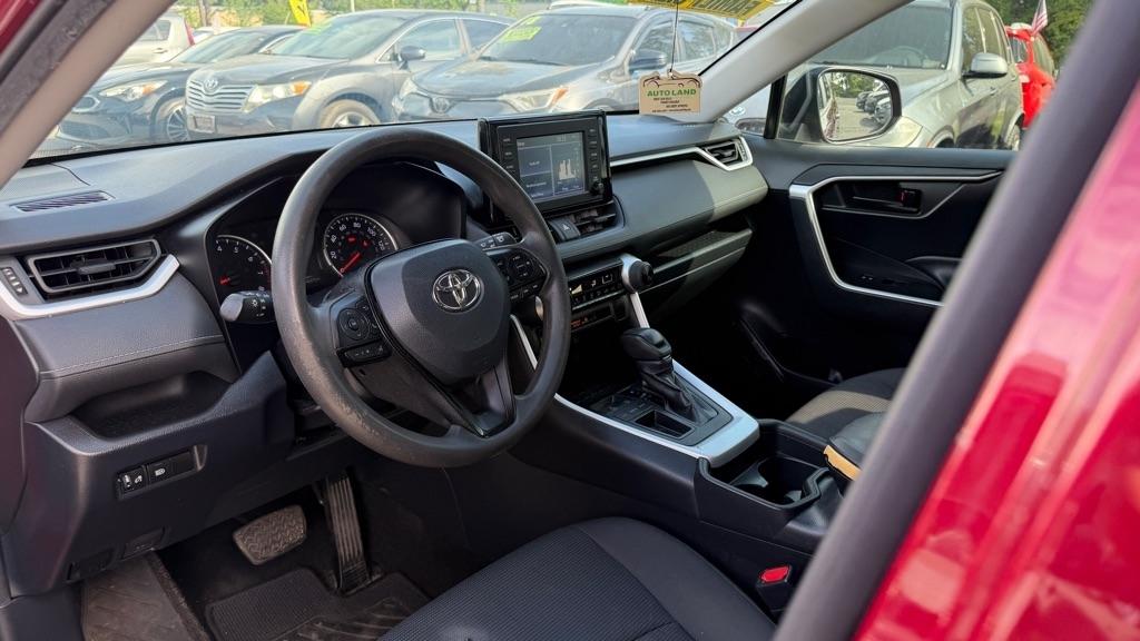 Toyota RAV4 LE FWD (Natl) 2019