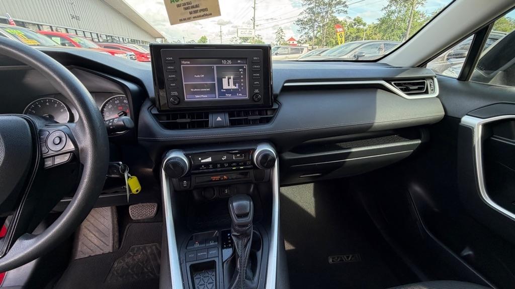 Toyota RAV4 LE FWD (Natl) 2019