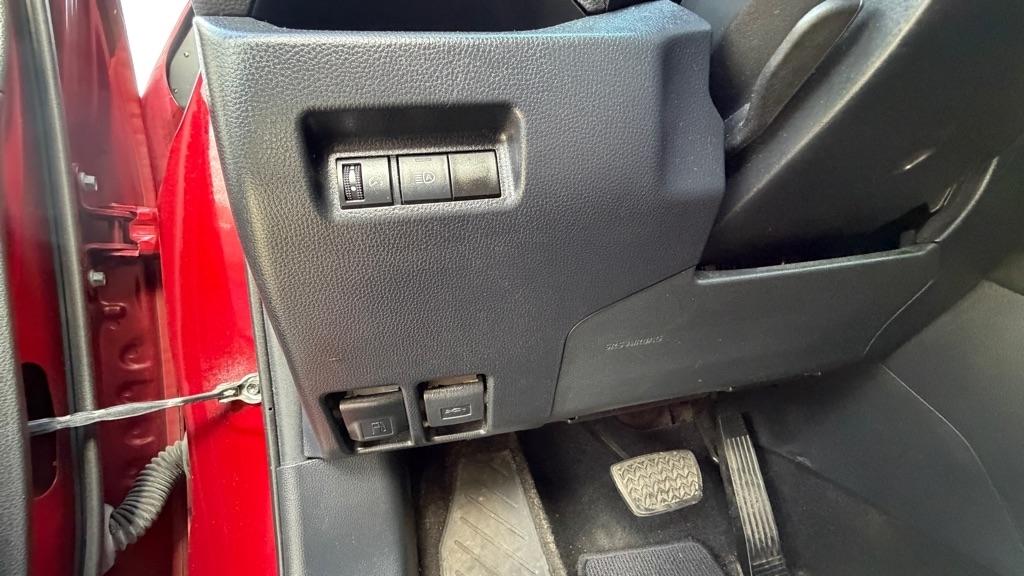 Toyota RAV4 LE FWD (Natl) 2019