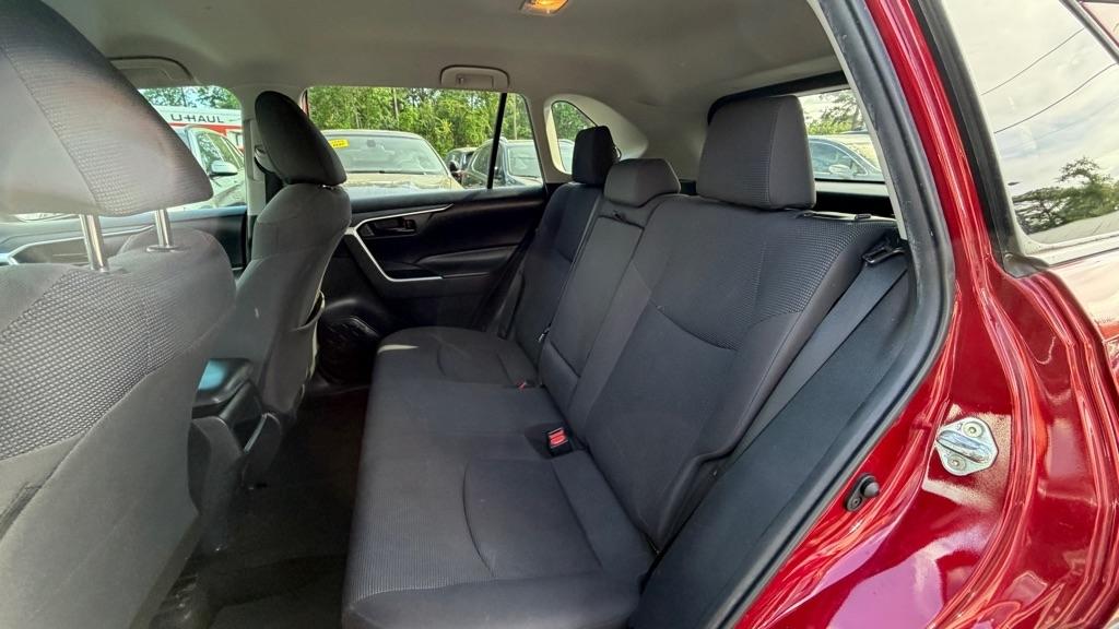 Toyota RAV4 LE FWD (Natl) 2019