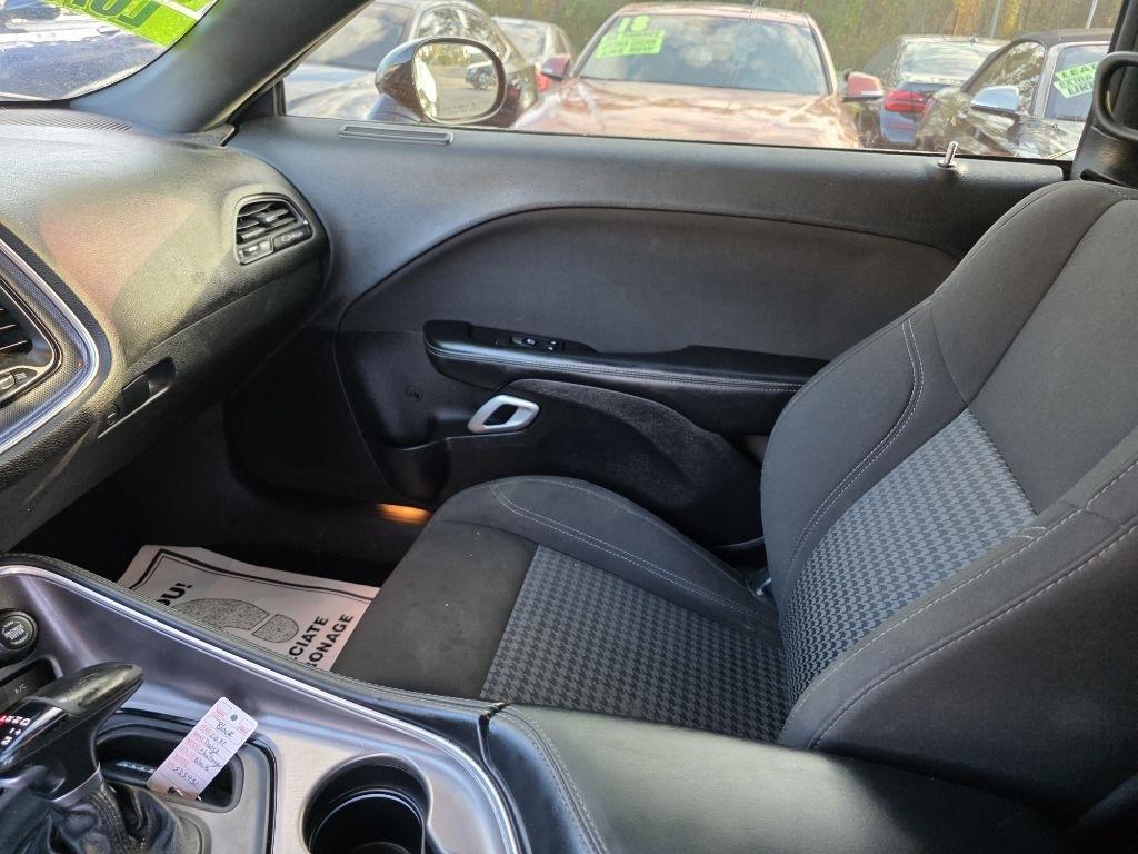 Dodge Challenger SXT RWD 2021