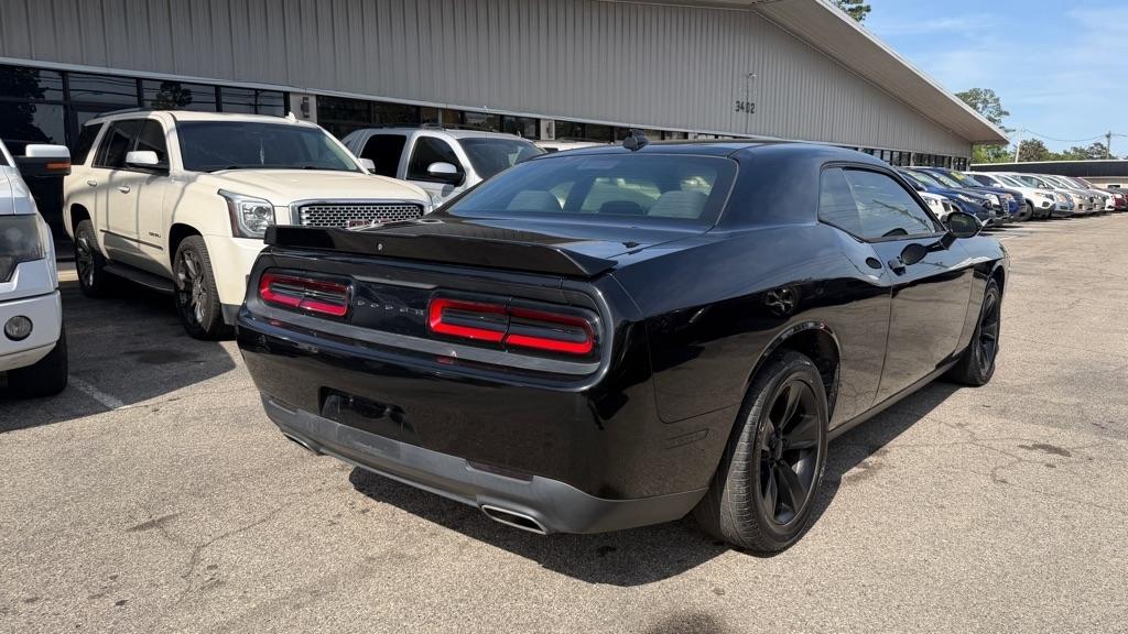 Dodge Challenger SXT RWD 2018