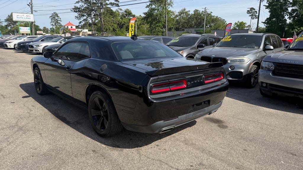 Dodge Challenger SXT RWD 2018