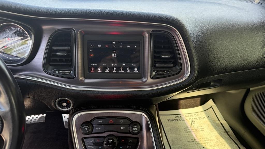 Dodge Challenger SXT RWD 2018