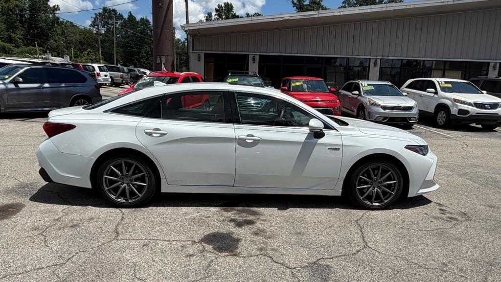 Toyota Avalon Hybrid XLE (Natl) 2019