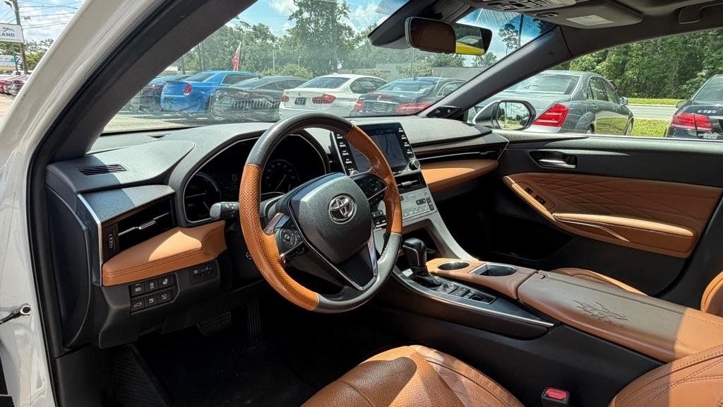 Toyota Avalon Hybrid XLE (Natl) 2019