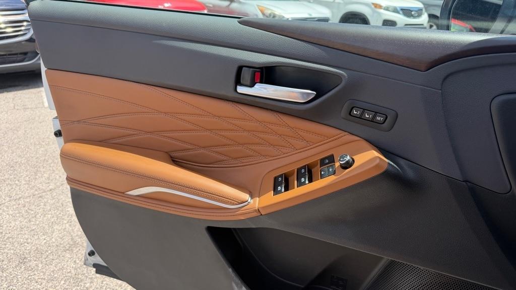 Toyota Avalon Hybrid XLE (Natl) 2019