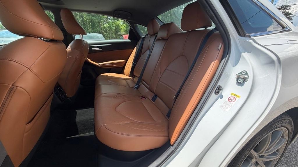 Toyota Avalon Hybrid XLE (Natl) 2019