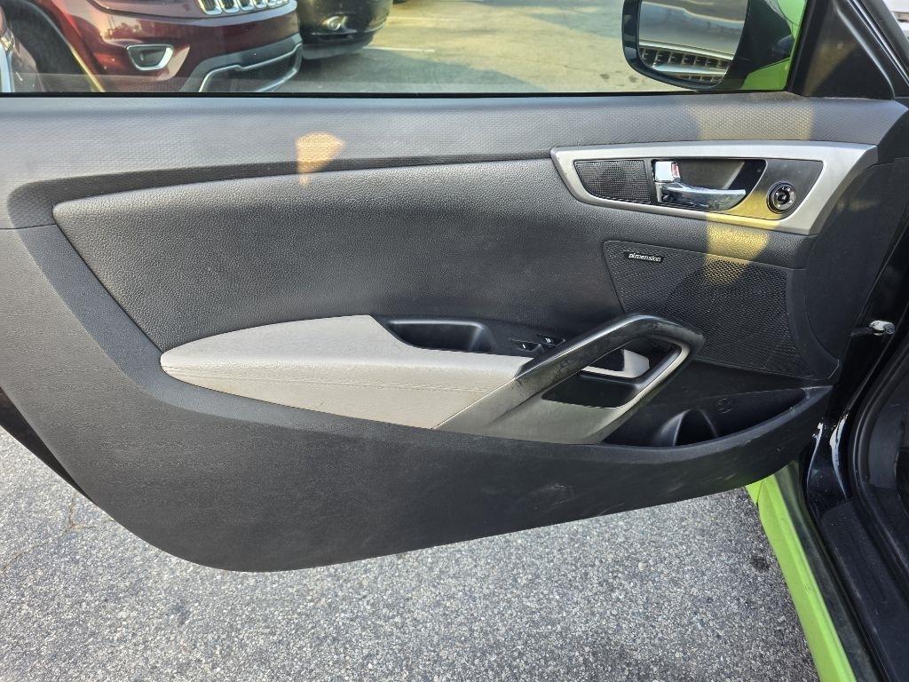 Hyundai Veloster 3dr Cpe Auto w/Gray Int 2013