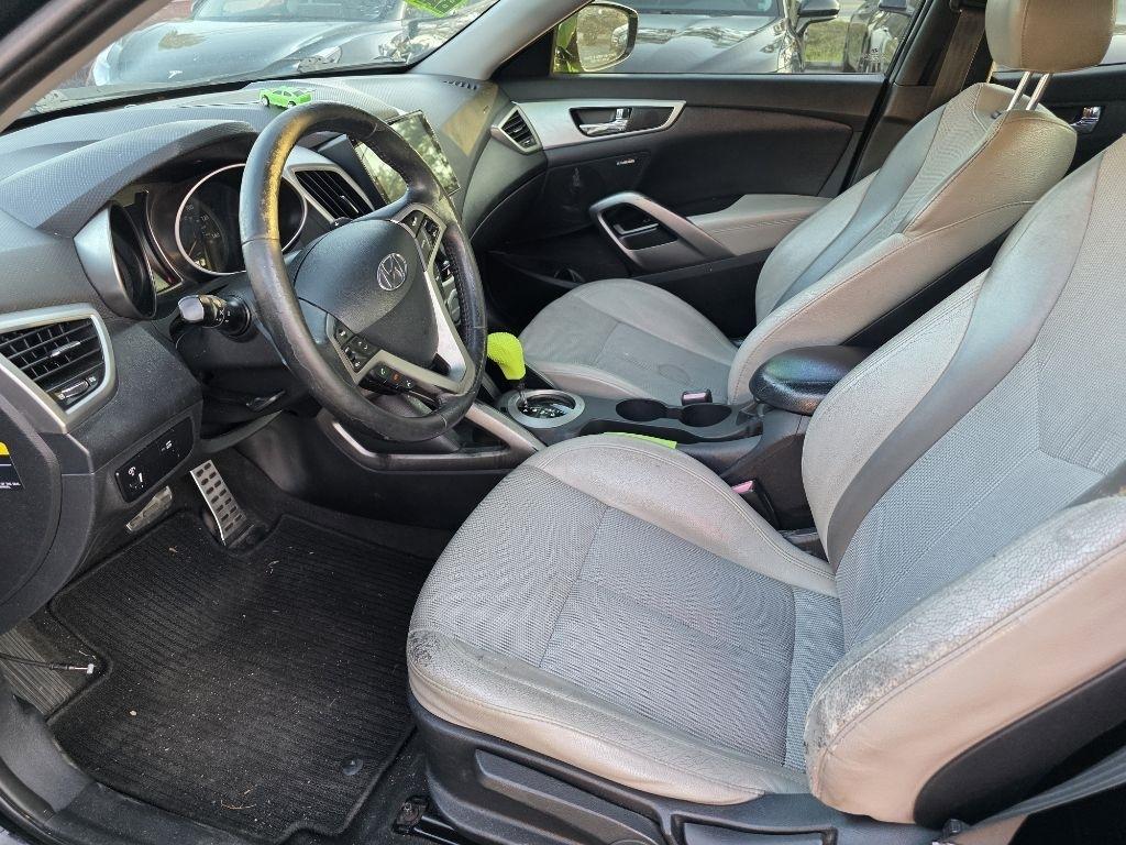 Hyundai Veloster 3dr Cpe Auto w/Gray Int 2013