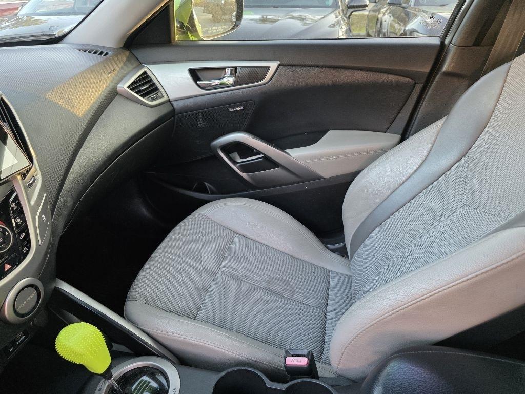 Hyundai Veloster 3dr Cpe Auto w/Gray Int 2013