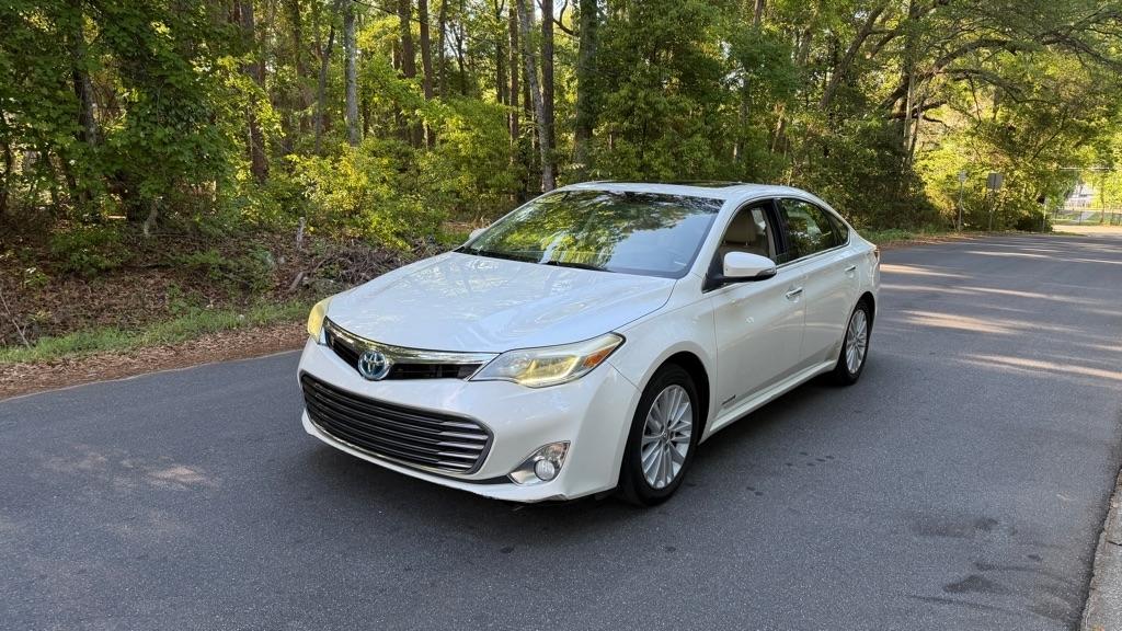 2013 Toyota Avalon Limited Hybrid's photo