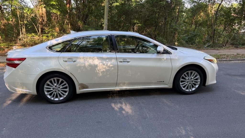 Toyota Avalon Hybrid 4dr Sdn XLE Premium (Natl) 2013
