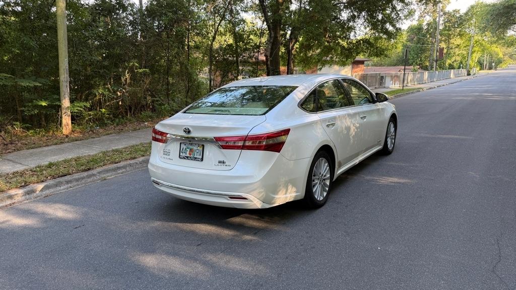 Toyota Avalon Hybrid 4dr Sdn XLE Premium (Natl) 2013
