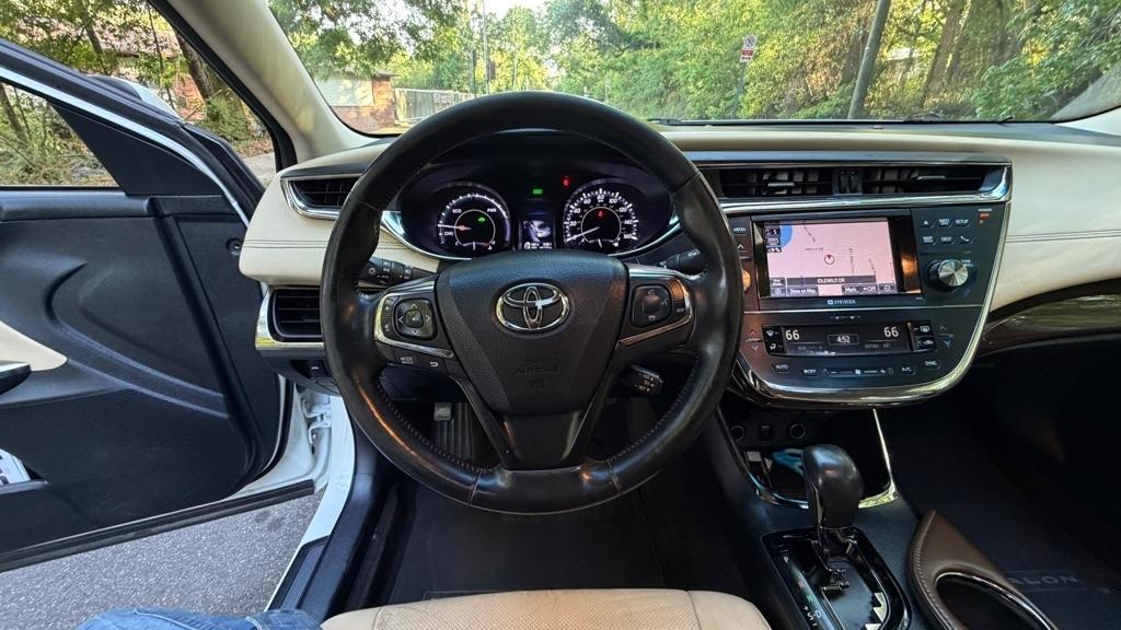 Toyota Avalon Hybrid 4dr Sdn XLE Premium (Natl) 2013