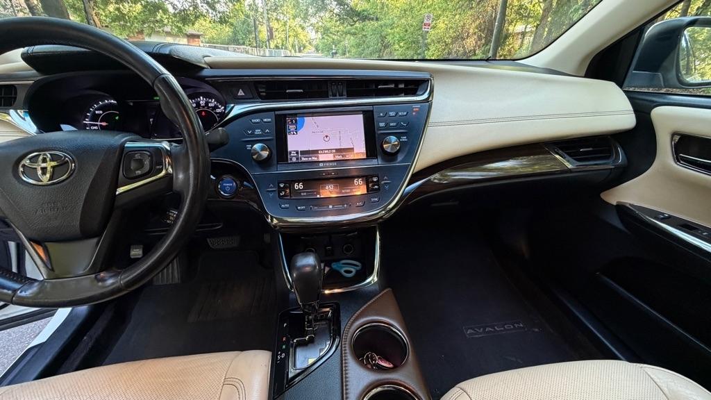 Toyota Avalon Hybrid 4dr Sdn XLE Premium (Natl) 2013