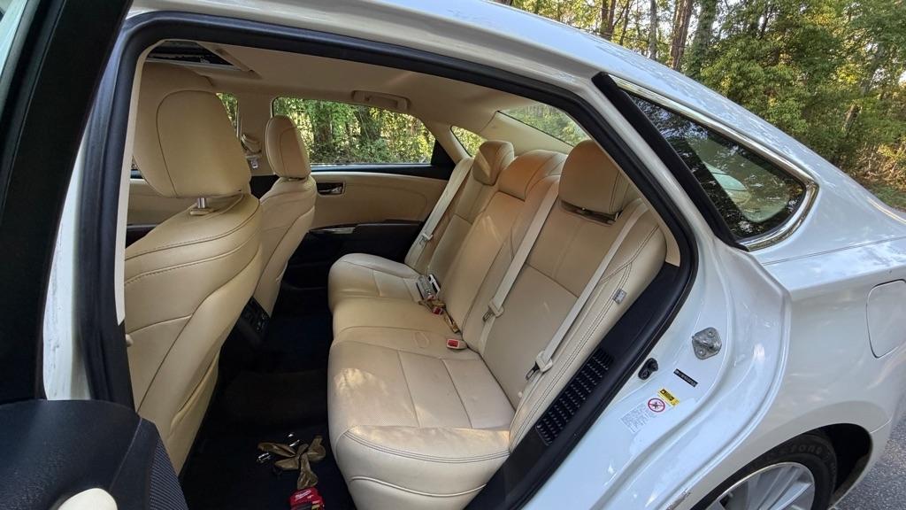 Toyota Avalon Hybrid 4dr Sdn XLE Premium (Natl) 2013
