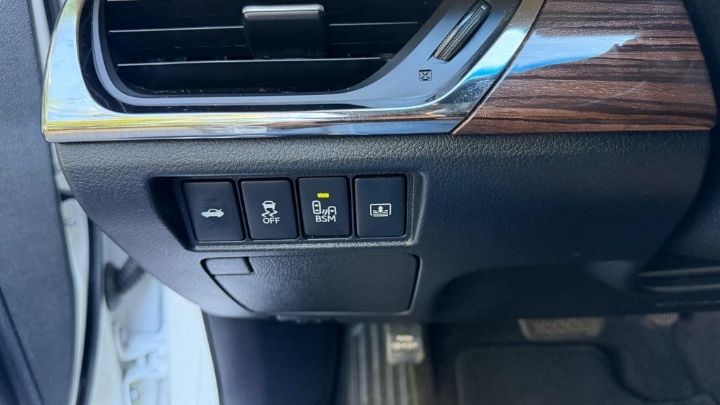 Toyota Avalon Hybrid 4dr Sdn XLE Premium (Natl) 2013