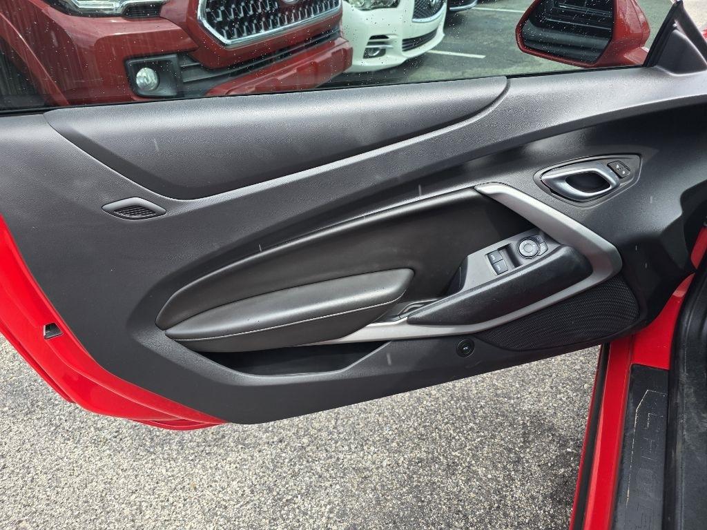 Chevrolet Camaro 2dr Cpe 1SS 2017