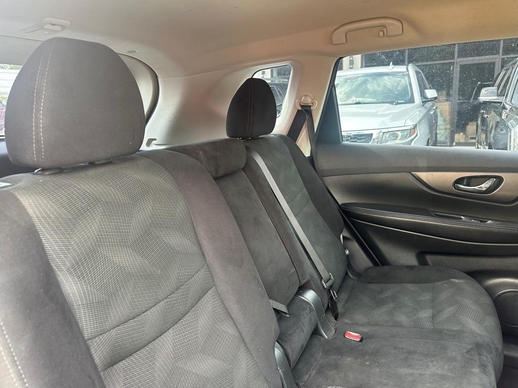 Nissan Rogue FWD 4dr SV 2016