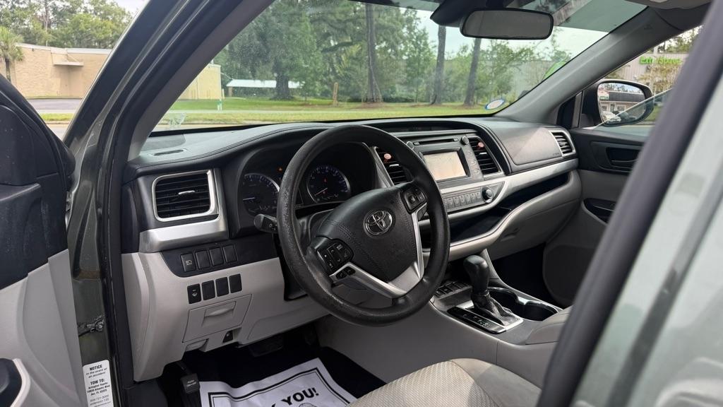 Toyota Highlander LE V6 FWD (Natl) 2018