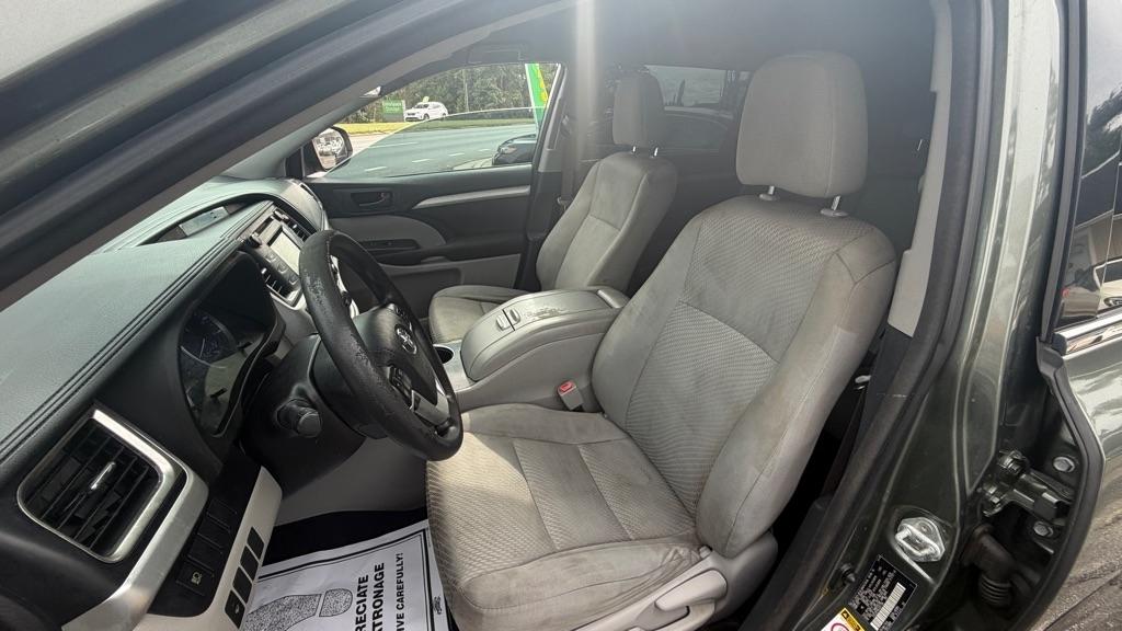 Toyota Highlander LE V6 FWD (Natl) 2018