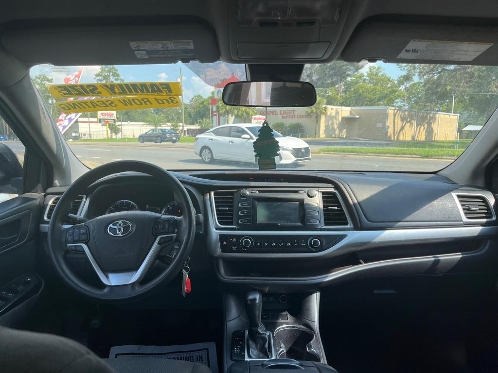 Toyota Highlander LE I4 FWD (Natl) 2017